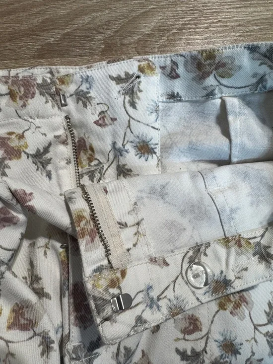 CeCe Floral Tie-Waist Mini Skirt - Cream Floral Size 16 - Picture 5 of 8